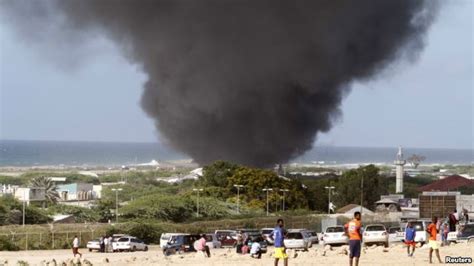 ethiopian military plane crash lands in mogadishu video