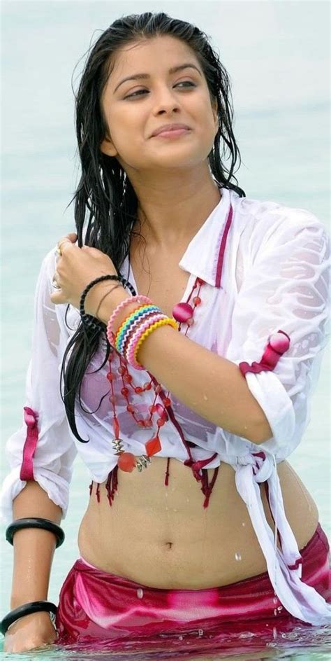 hot telugu actress madhurima bikini pics saree sexy pictures