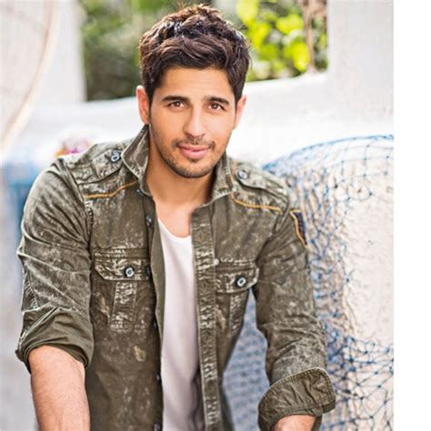 Most Attractive Pictures Of Handsome Hunk Sidharth Malhotra Slide 3