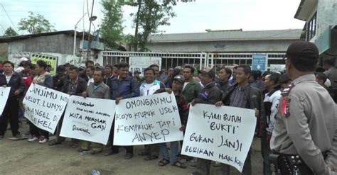 Dirumahkan Ratusan Buruh Pt Tossa Blokade Pabrik Tuntut Kompensasi