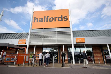 halfords  reopen  stores    time  lockdown