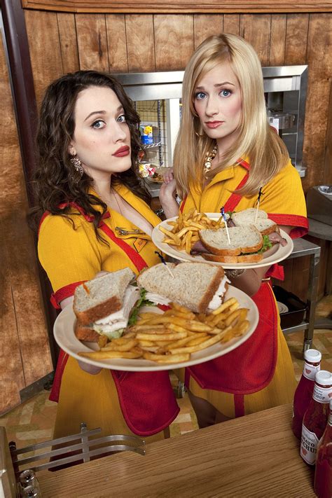 2 broke girls promotional picture max and caroline photo 37833418