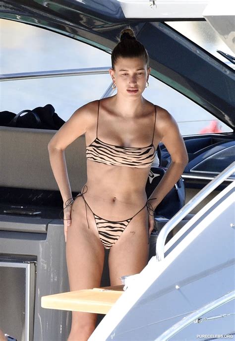 Hailey Rhode Bieber Bikini Ass On A Yacht
