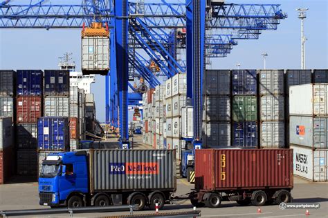 million tons  cargo handled  polish sea ports poland