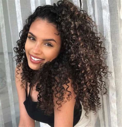 9 Easy And Sexy Curly Hair Ideas For Every Day That You Could Do In Minutes