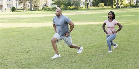 Reverse Lunges For Men Over 40 To Avoid Knee Pain In Leg Workouts