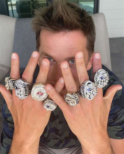 tom brady shows off his 7 super bowl rings