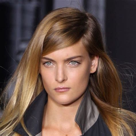 trend  ways  deep side part glamour