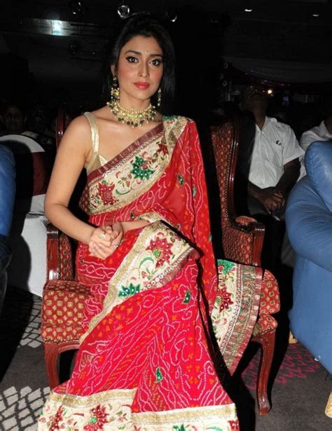 South India Spicy Actress Shriya Latest Saree Hot Pics