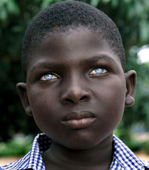 photos les noirs aux yeux bleus black
