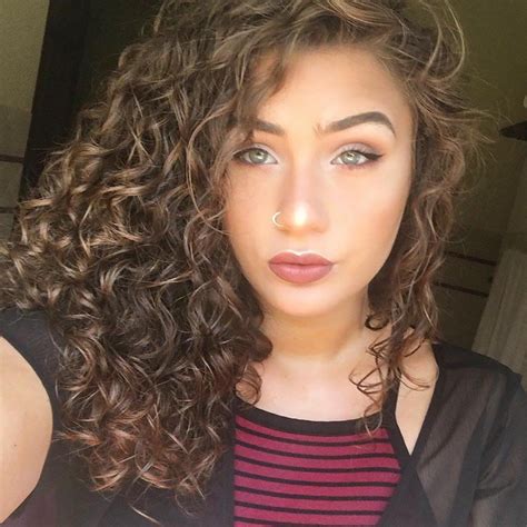style  curly hair   curly girl method work  year