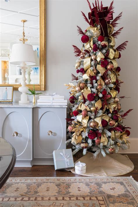 burgundy  gold christmas tree ideas   classy jolly christmas