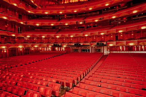 metropolitan opera  lock  stagehands  contract talks stall   york times