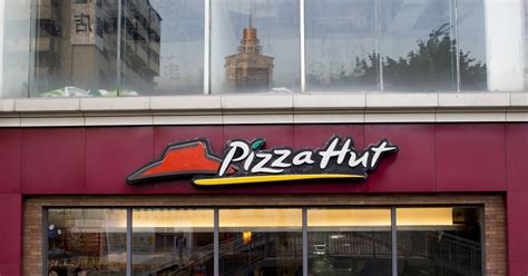 pizza hut apologized   ad seeking good  girls grub street