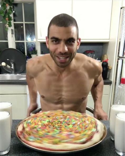 Man With Body To Die For Eats One 4 000 Calorie Meal Every Night At 2am