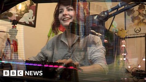 Gamer Leahloveschief Life On Streaming Site Twitch Bbc News