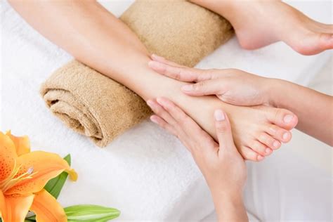 premium photo therapist giving relaxing traditional reflexology foot