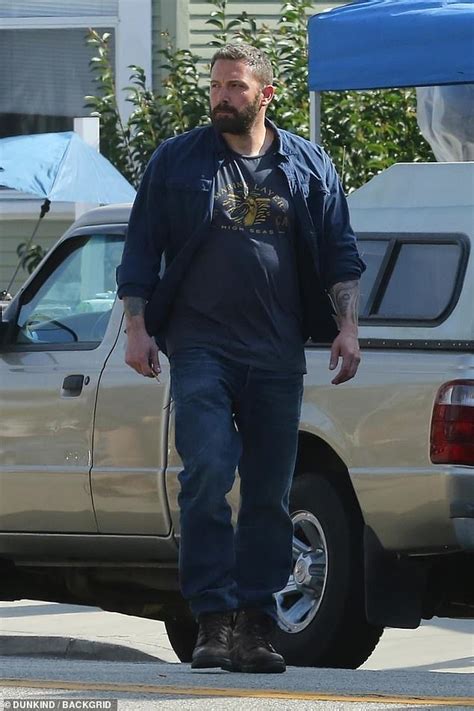 Ben Affleck Looks Ruggedly Handsome In Work Clothes On The La Set Of