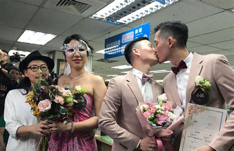 These Are The First Same Sex Couples To Get Married In