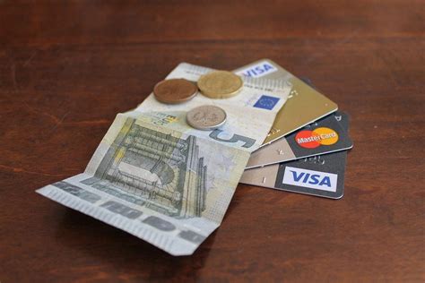 sind bankomat und kreditkarten bald ausgestorben revolution