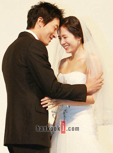 Son Ye Jin S Photo Set Wearing Wedding Dress Next To The Late Actor Kim