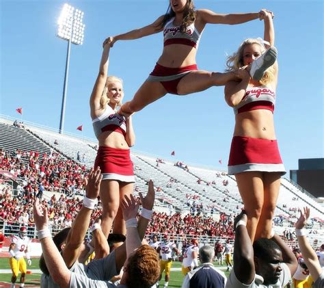Drakesdrumuk Washington State Cheerleaders In A Crazy Stunt