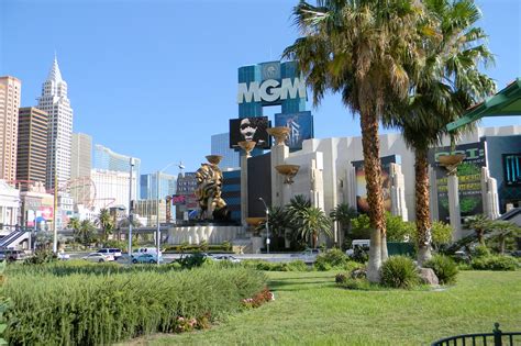 mgm grand  las vegas    biggest hotels  gaming floors