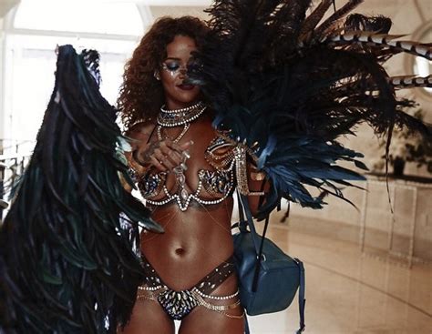 Com Pouca Roupa Rihanna Curte Carnaval Em Barbados Quem Quem News