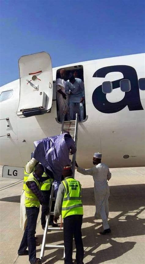 nigerian airline  ladder  disembark passengers due