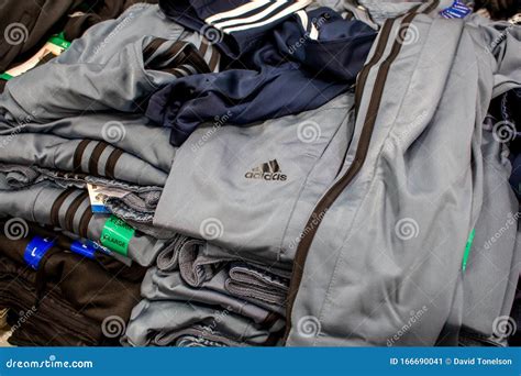 adidas kleding redactionele foto image  kledingwinkel