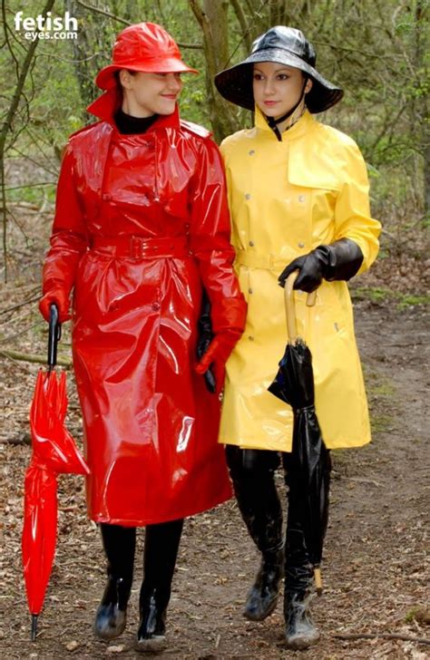 lackmäntel rot und gelb rainwear girl raincoat fashion rainwear fashion