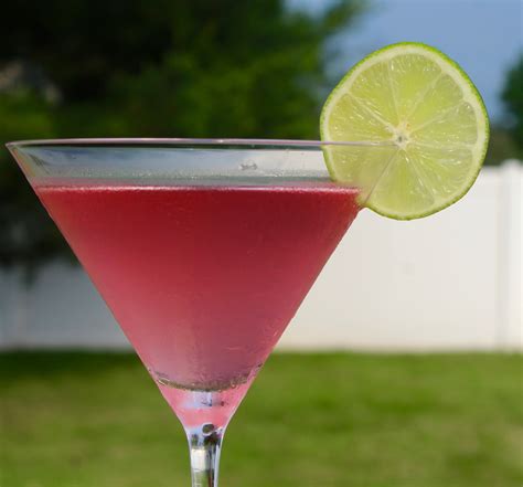 sex and the city cosmopolitan cocktail recipe giggles
