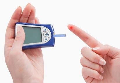 cek gula darah memakai glucometer