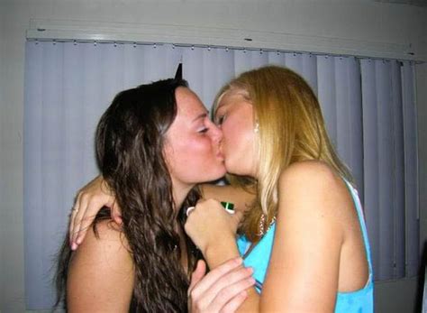 girls kissing at new year parties 91 pics