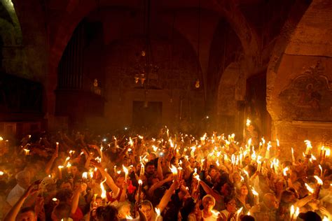 holy fire lights orthodox easter  jerusalems church   holy