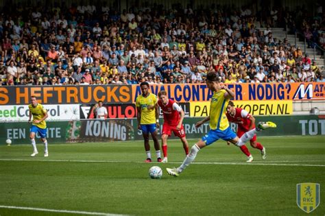 rkc waalwijk verliest eerste thuiswedstrijd van az alkmaar
