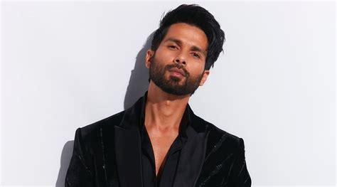 shahid kapoor shares glimpse   exhausting night shoot entertainment newsthe indian express