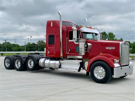 kenworth  tri axle sleeper isx hp  speed