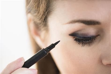 Pencil Eyeliner Tricks To Make Your Eyes Pop