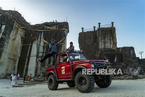 wisata jeep  road  tebing breksi yogyakarta republika