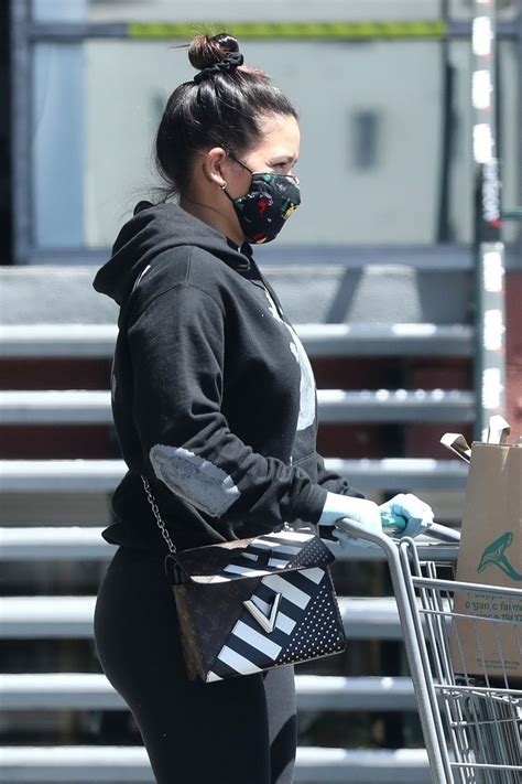 Cassie Ventura Wearing Mask Out Shopping In Los Angeles 04
