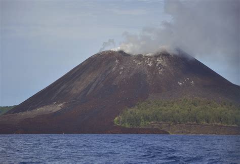 fileanak krakatau january jpg wikimedia commons