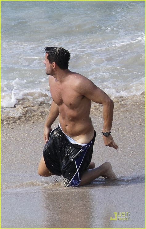 Generation Hunk Josh Hopkins Loses His Swimsuit And Shows