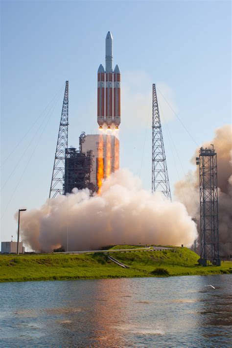 Previous Flights Of The Delta 4 Heavy – Spaceflight Now