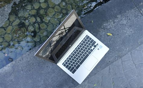 college laptops  university students  buy   tech lists laptops