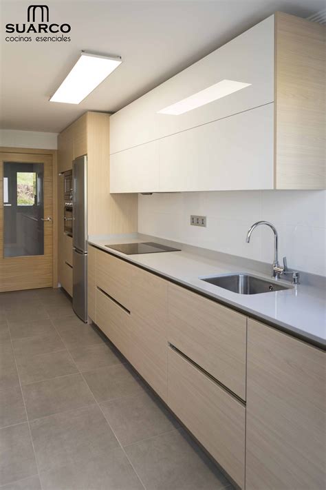 cocina moderna de estilo nordico blanco  madera kitchen cupboard designs kitchen room design