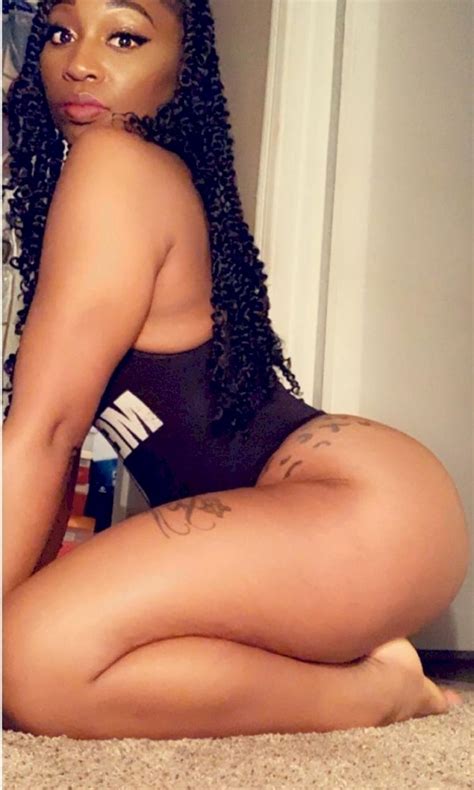 slim thick has a phat ass shesfreaky
