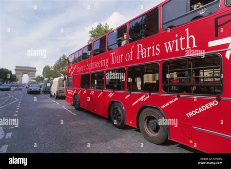Excursión En Autobús Rojo En Champs Elysees Con Arc De Triomphe