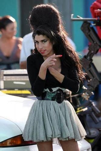 retro hair style  ode   beehive winehouse amy winehouse