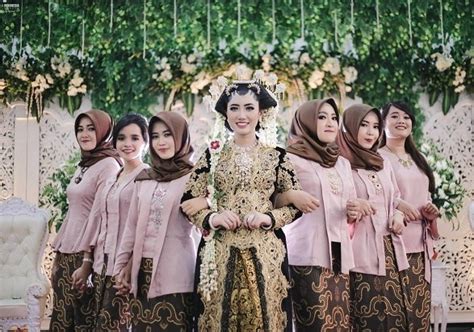 baju keluarga pengantin jawa 8 artis yang menikah dengan adat jawa